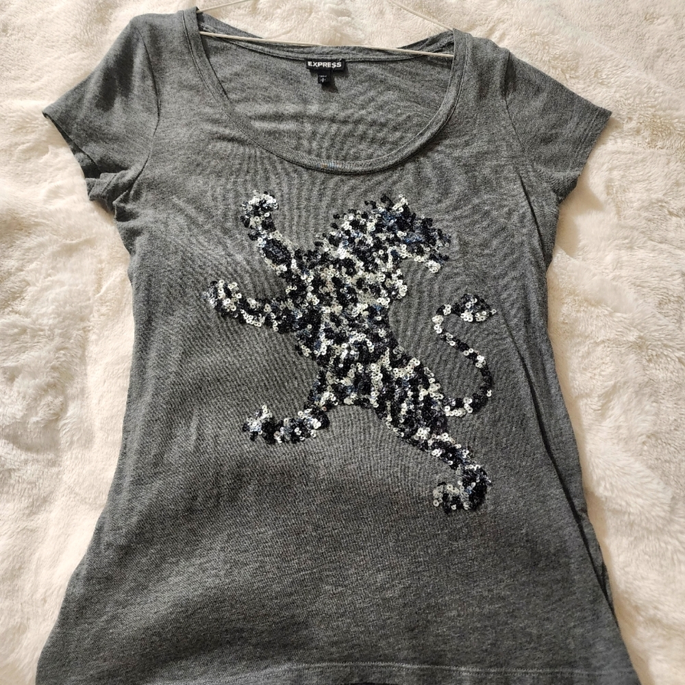 Express shirt with sequence